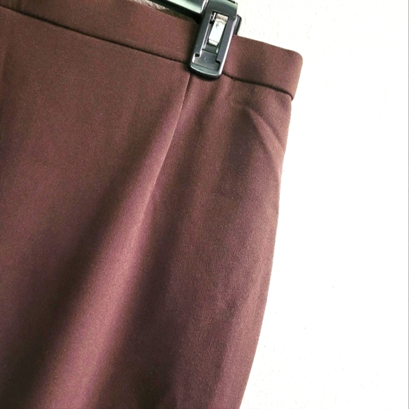 Briggs New York Pencil Skirt - Picture 2 of 8